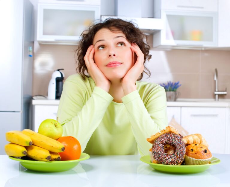 manejar antojos de alimentos no saludables